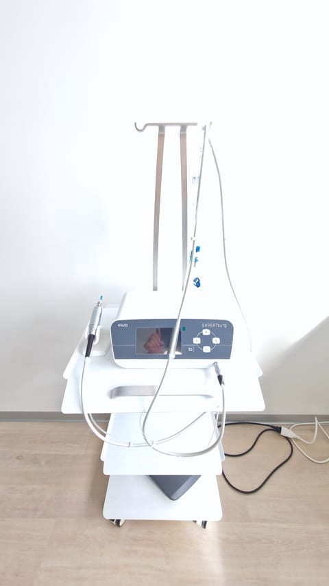 Unité de chirurgie KaVo EXPERTsurg sur son chariot